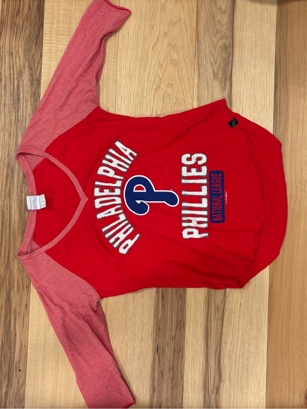 5th & Ocean Red and Pink Philadelphia Phillies Raglan Long Sleeve Tee